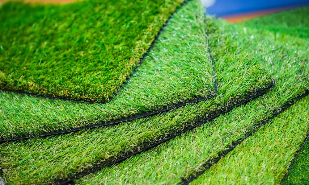 Incorporating Natural Grass or Artificial Turf